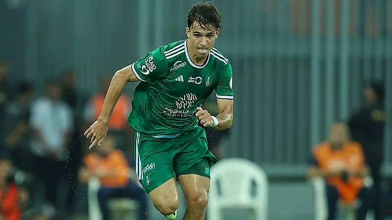 محترف الأهلي جابري فيجا يقترب من إنهاء برنامجه التأهيلي