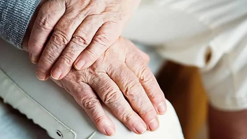 عليك تجنبها .. أطعمة تعرضك للشيخوخة المبكرة