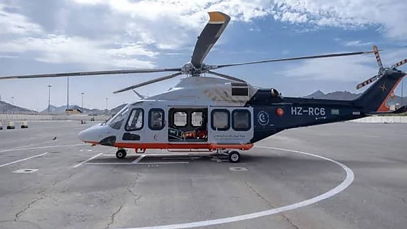 الإسعاف الجوي ينقل أول حالة "عناية مركزة" بين مستشفيات الشرقية .. صورة