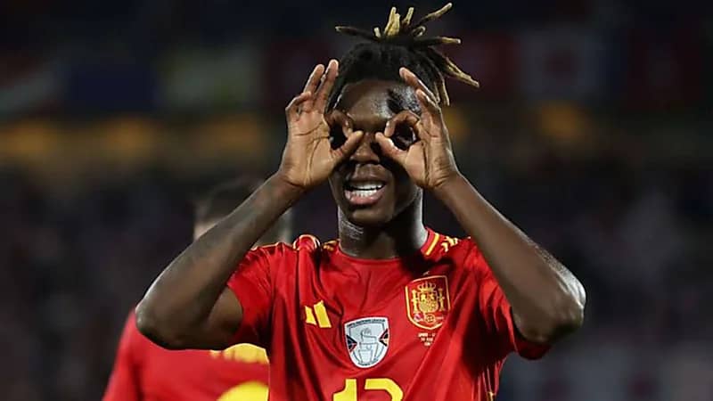 نيكو ويليامز يثير الجدل بتعليق حول قرب انتقاله لبرشلونة .. صورة