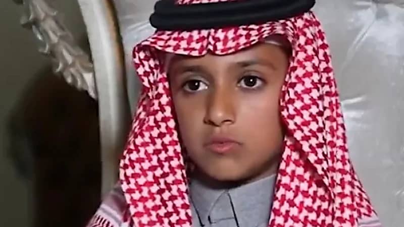 طفل يروي كيف ساهم تعليمه السباحة فى انقاذ اخته من الغرق .. فيديو