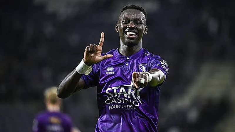 مفاوضات من بازل وليجيا لضم الصحفي