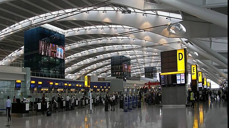 العثور على مادة محظورة مشتبه بها وسط الأمتعة بمطار جاتويك