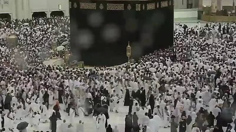 أمطار غزيرة على المسجد الحرام ..فيديو