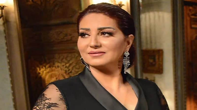 فنانة مصرية توجه تحذيراً لشخص مجهول على الهواء ..فيديو