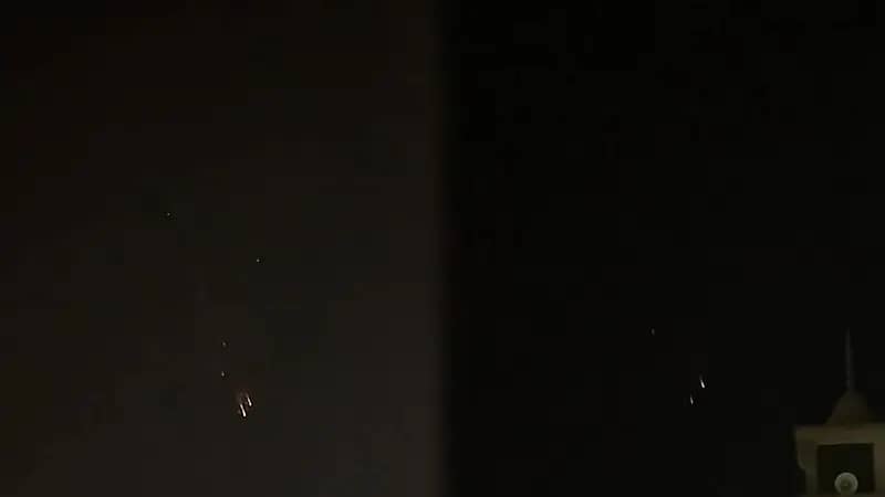 رصد أجسام غريبة في سماء جازان .. فيديو