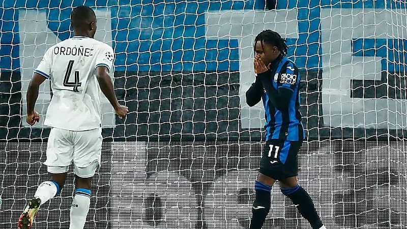 لاعب أتالانتا يرد على تعليقات مدربه المسيئة