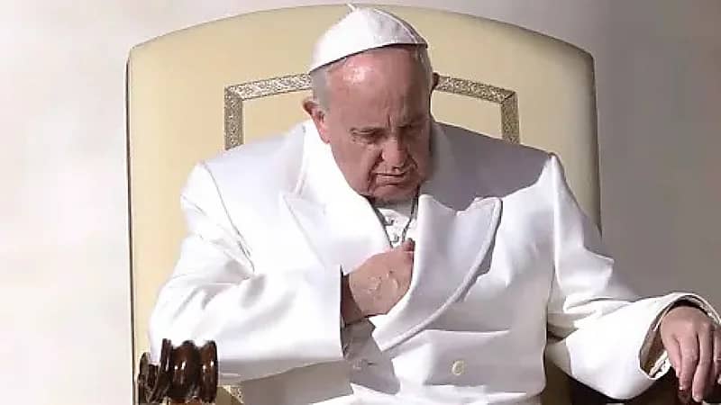 الـفاتيكان يكشف  عن تفاصيل حالة البابا الصحية