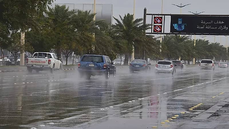 أمطار غزيرة ورياح تضرب معظم المناطق بدءًا من الإثنين المقبل.. فيديو