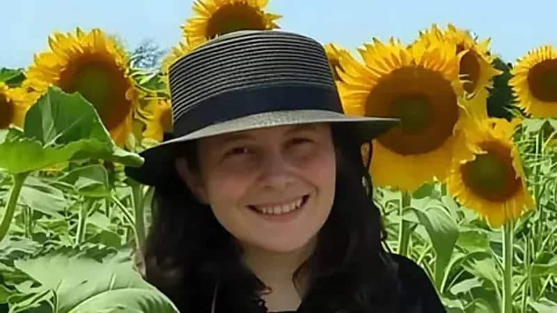 وفاة مأساوية لشابة بعد 4 أيام من الضياع في الغابة .. فيديو