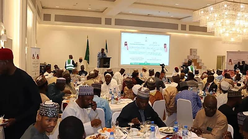 تنفيذ برنامج خادم الحرمين الشريفين لتفطير الصائمين في جمهوريتي بنين وسيراليون