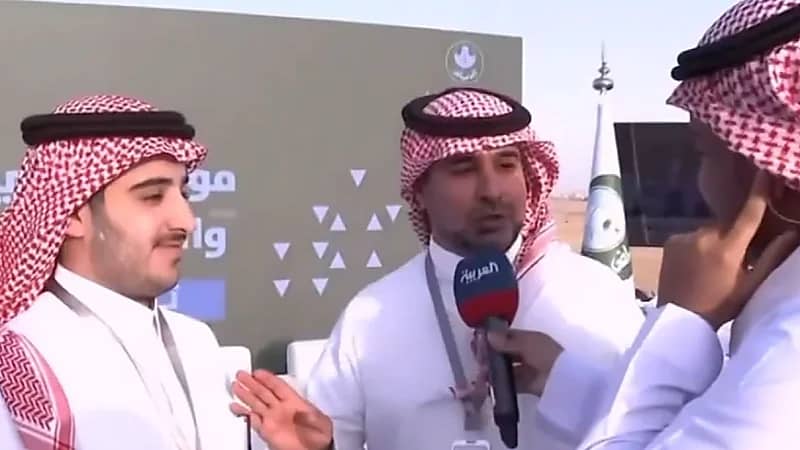 متعب البرغش لابنه: لك سيارة إذا رأيت هلال شوال قبلي .. فيديو