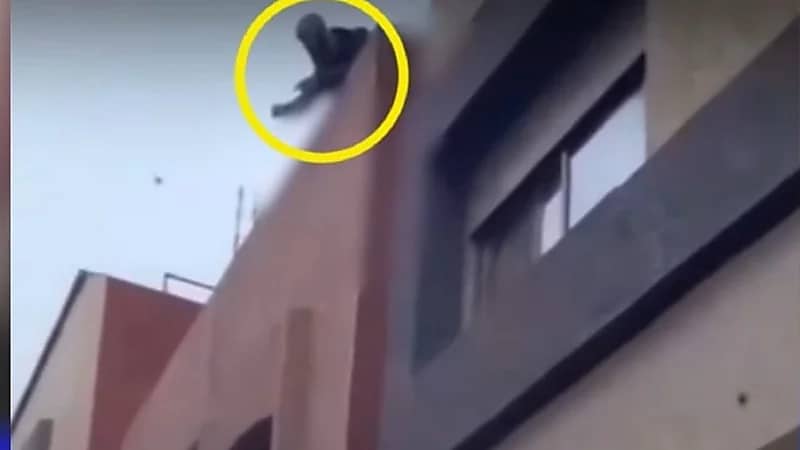 مواجهة عنيفة بين الأمن المغربي ومتهم غير متزن تنتهي بمقتله .. فيديو