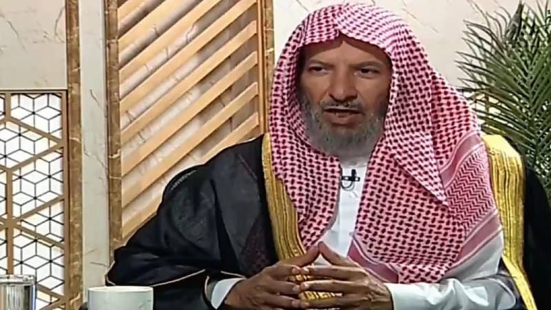 الشثري يوضح حكم شراء الهواتف للصغار.. فيديو