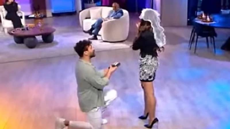 فنان سوري يطلب يد داليدا خليل على الهواء .. فيديو