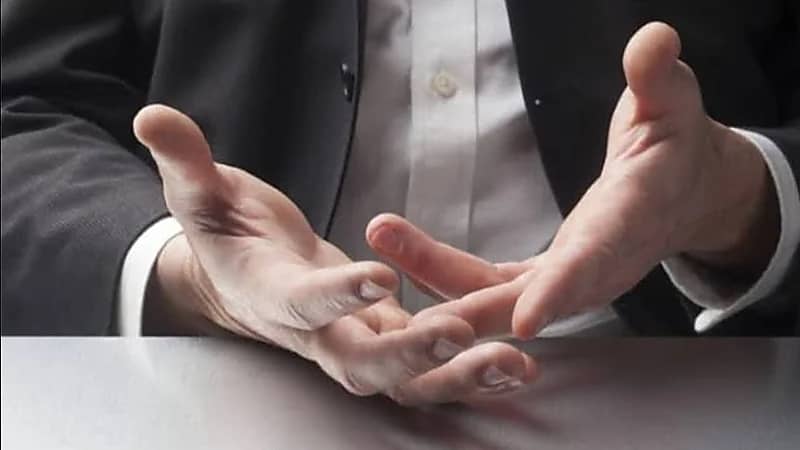 مختص يحسم الجدل حول علاقة تحليل لغة الجسد بالجن .. فيديو