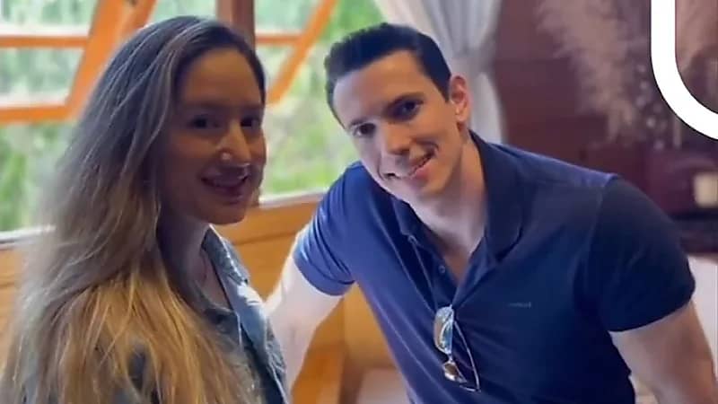 رجل يستعين بوالدته للتخلص من زوجته بسبب طلبها الطلاق