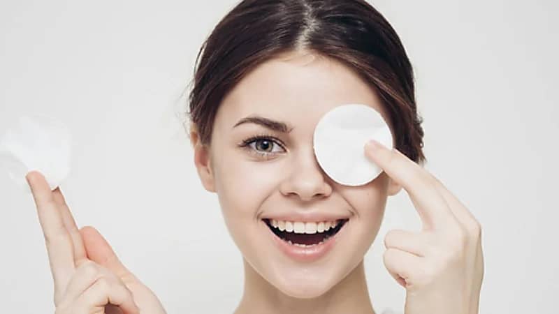 9 أسرار من روتين المشاهير لبشرة مشرقة ونضرة