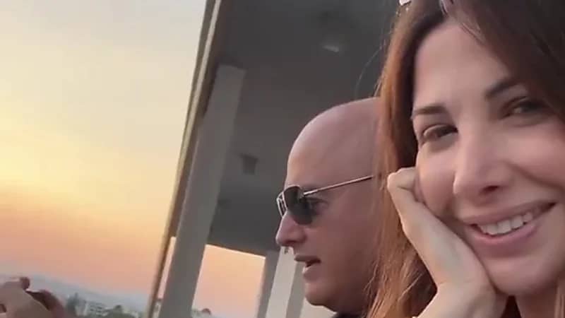 لحظة مميزة لزوج نانسي عجرم وهو يشاهد كليبها الجديد .. فيديو