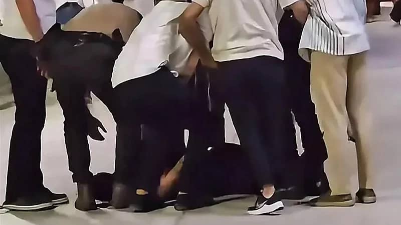 شاب يعض ويقطع أنف آخر بسبب مشاجرة على مرحاض