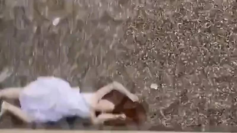 شابة قفزت من النافذة هرباً من اعتداء صديقها ‏..فيديو