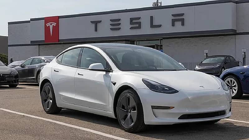 حوادث القيادة الذاتية لتسلا تثير جدلاً واسعاً في أمريكا