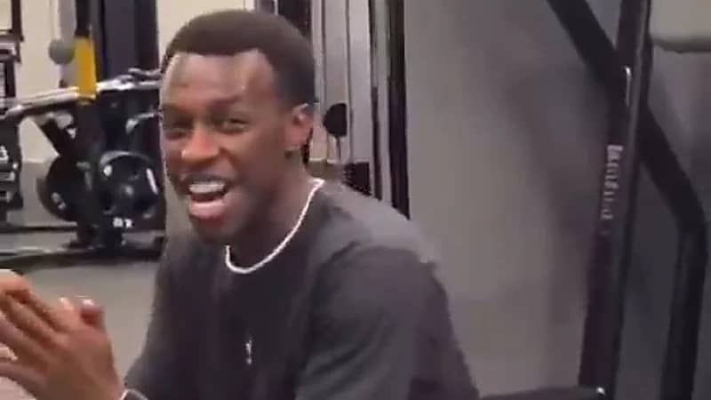 غريب لسعود عبدالحميد: احلق شعرك وريحنا .. فيديو