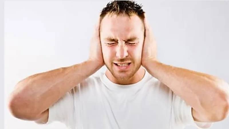 دراسة: تحسين جودة النوم قد يساهم في علاج طنين الأذن