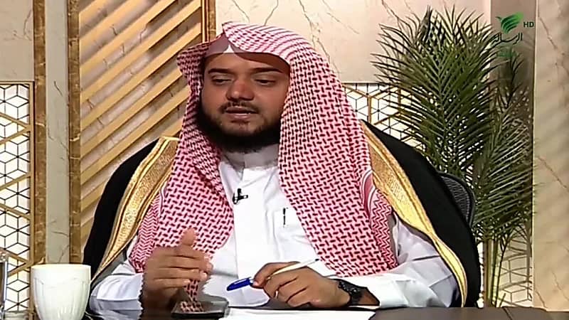الشيخ راشد المطوع يوضح حكم الجمع والقصر في السفر إلى الخارج .. فيديو