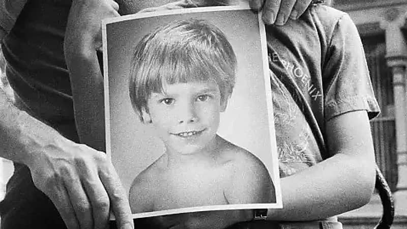 إعادة محاكمة قاتل طفل بعد ٤٥ عامآ