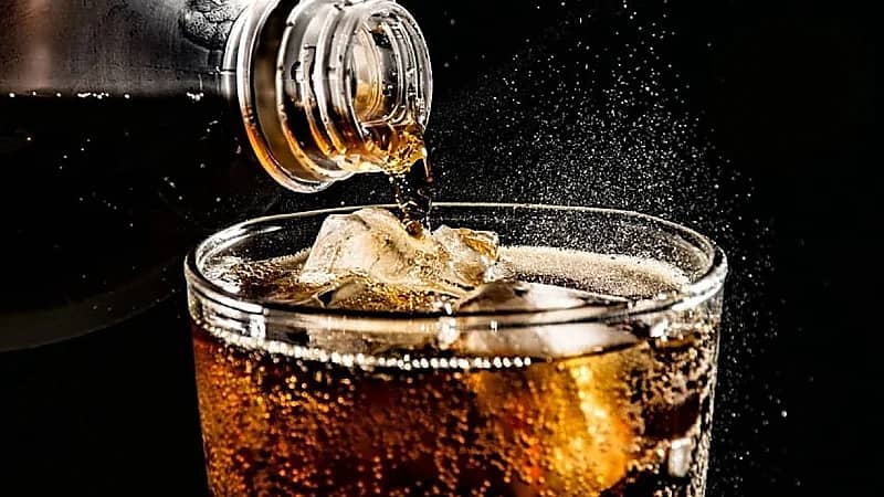 شاب أردني ينجو من الموت بعد تناول مشروب طاقة لأول مرة