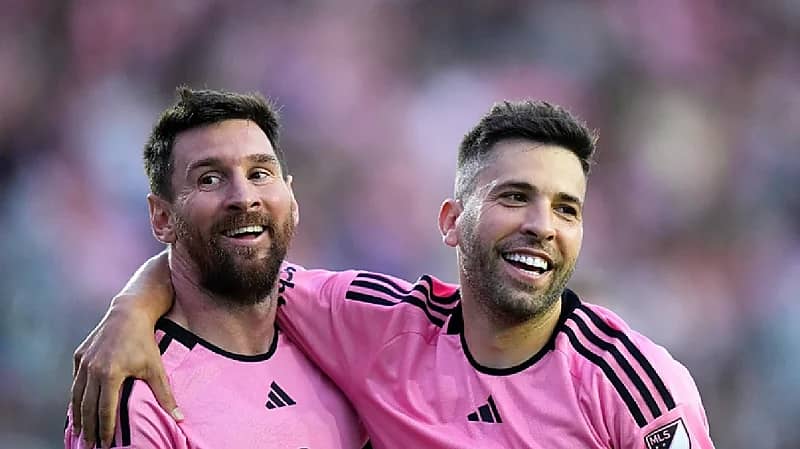 عقوبة لميسي وألبا بعد الغياب عن مباراة نجوم الدوري الأمريكي