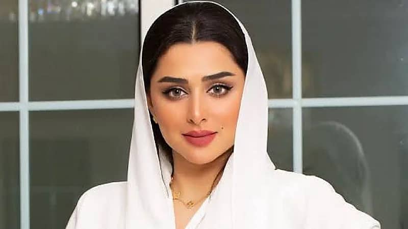 مريم الأنصاري بعد خلعها الحجاب:  كوني كما تحبين لا كما يريدون .. صورة