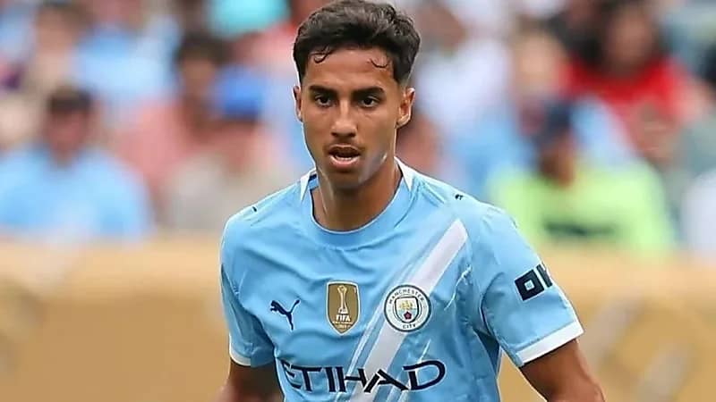 مانشستر سيتي يعير مدافعه إلى جيرونا