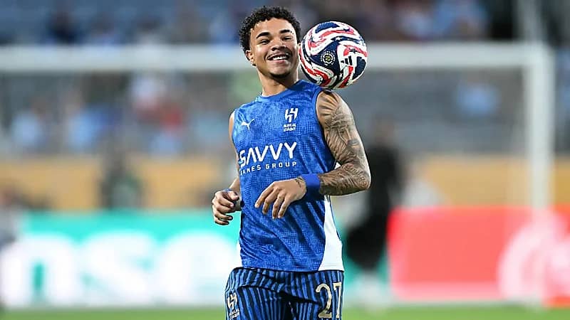 كروزيرو يقترب من ضم محترف الهلال