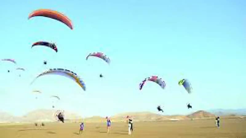 لبنان تتحرك لتنظيم رياضة الطيران الشراعي بعد حادث مأساوي