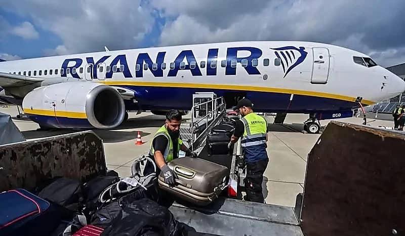 راين إير تكافئ موظفيها لاعتراض الركاب ذوي الحقائب الكبيرة