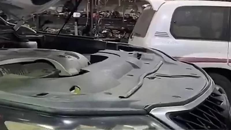 ميكانيكي يوضح حل مشكلة اختلاف برمجة السيارة.. فيديو