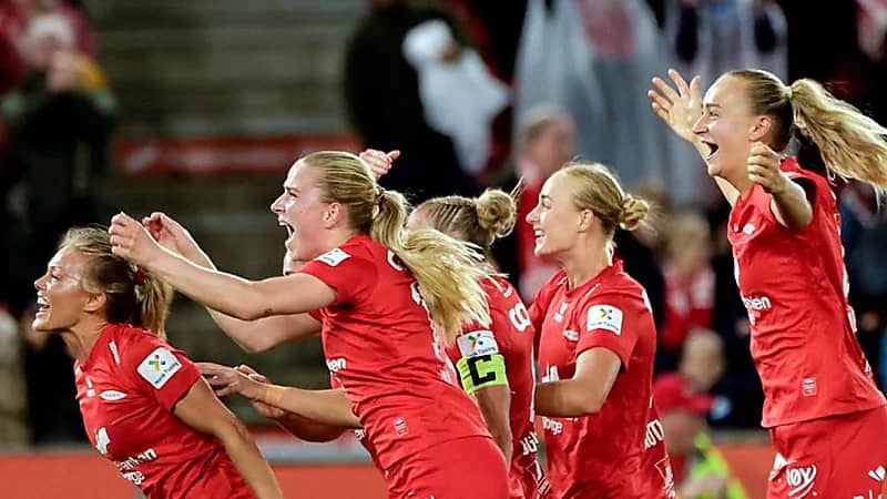 لاعبات اليونايتد يفقدن أحذيتهن قبل موقعة دوري الأبطال