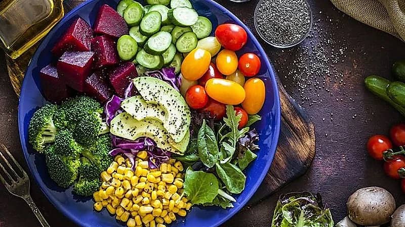 دراسة: النظام الغذائي المتوسطي يحمي اللثة ويقي من فقدان الأسنان