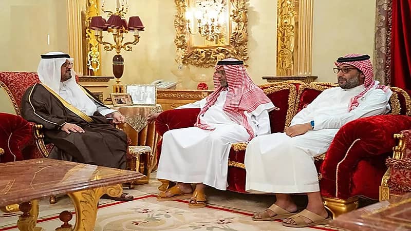 نائب أمير مكة يقدم التعازي لأبناء الأميرة عبطا بنت عبدالعزيز آل سعود