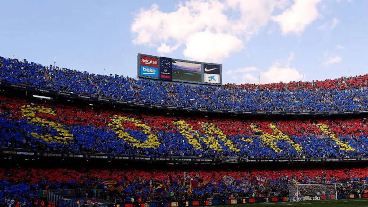 برشلونة يُحدد موعد افتتاح ملعب كامب نو