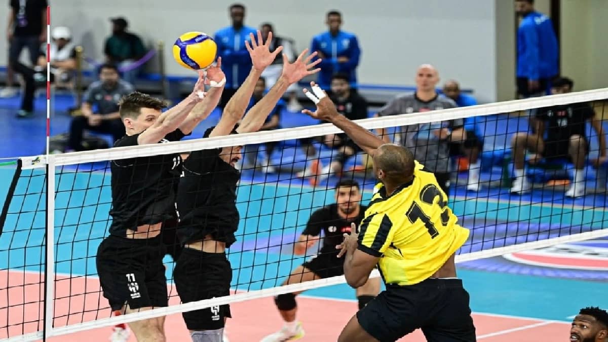 نهائي مرتقب بين الهلال والأهلي في كأس الطائرة