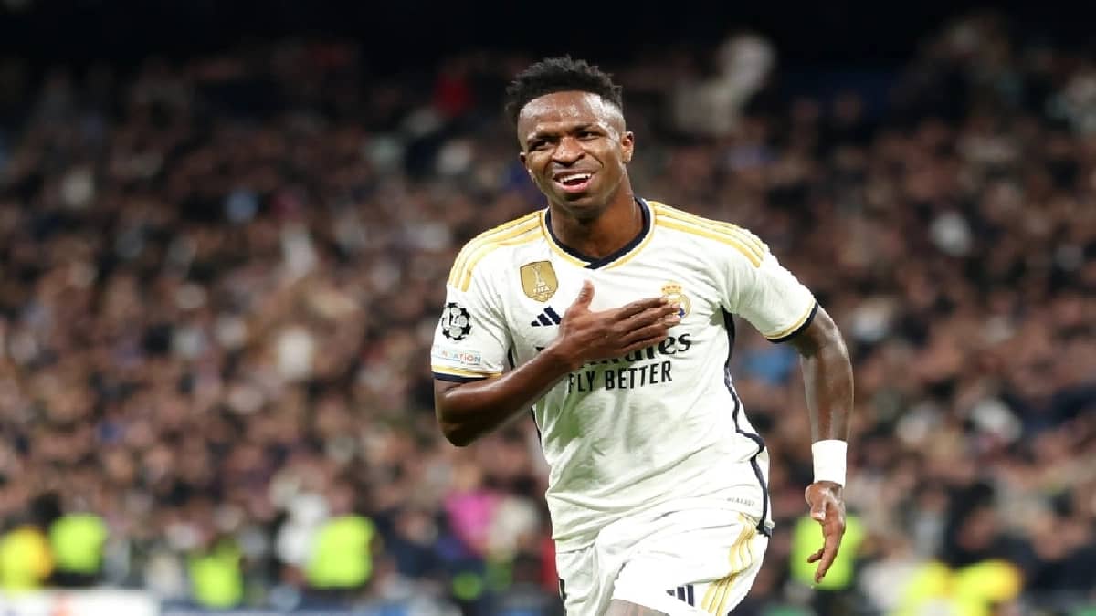 فينيسيوس يقترب من البقاء بمدريد ويخيب آمال أندية روشن