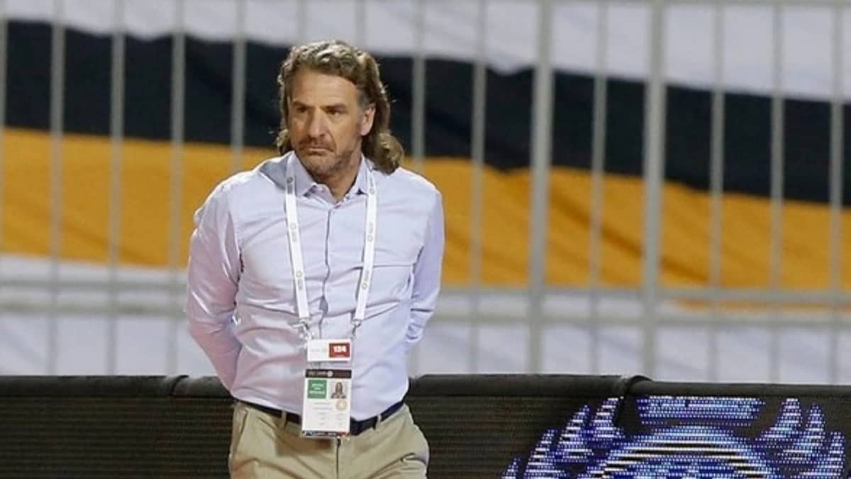 الرياض يستقر على إقالة كاييخا والتعاقد مع كارينيو لقيادة الفريق