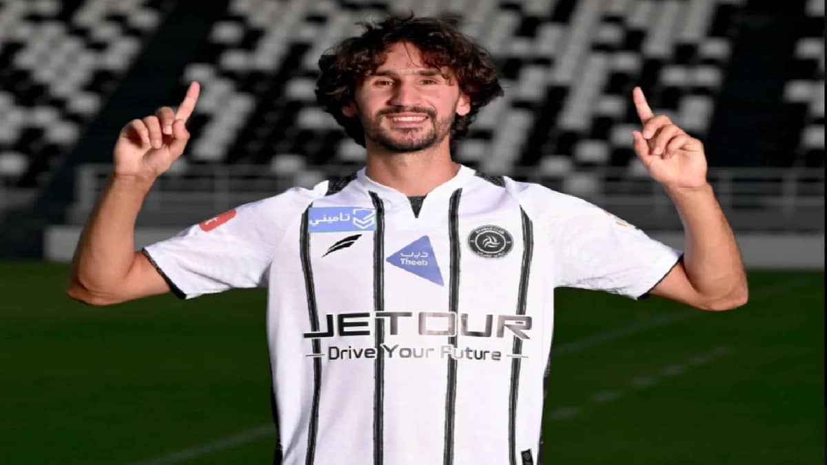 عدلي يغادر إلى باريس لإجراء فحوص طبية