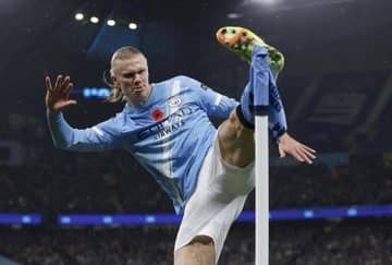 مانشستر سيتي يكتسح ليفربول بثلاثية نظيفة.. صور