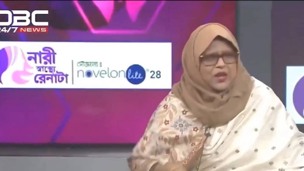 لحظة ذعر مذيعة على الهواء خلال زلزال يضرب  بنغلاديش .. فيديو