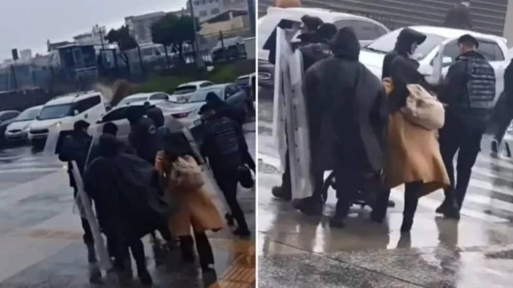 لحظة إنقاذ أم وطفلها من عاصفة عنيفة في تركيا.. فيديو