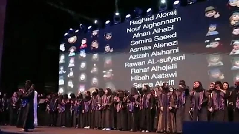 تخريج الدفعة الثانية من أكاديمية مطوري Apple .. فيديو